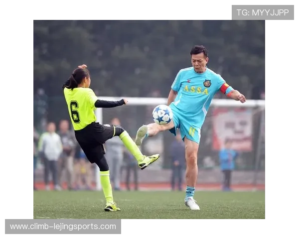 香港足球明星开设足球学校 吸引年轻学员培养未来球星